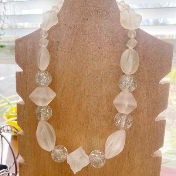 Vintage Pale Pastel Pink Silver Tinsel Translucent Frosted Bead Chunky Necklace - Picture 2 of 6